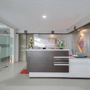 Urbanview Hotel Bari Syariah Palembang